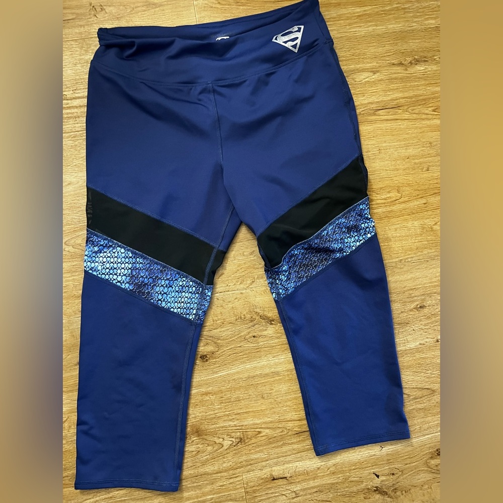 Super woman/man capri leggings, size XL